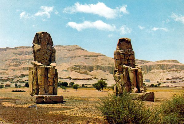 les-colosses-de-memnon-louxor-egypte.jpg